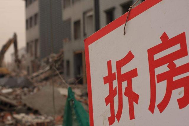 住了几十年的房子遇到拆迁你说是违建就是违建了?还有没有王法?