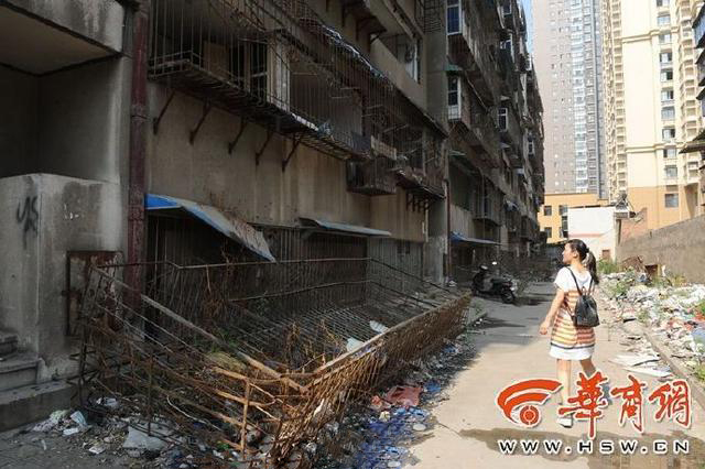 住户搬迁3年后被告知搬回破败老房