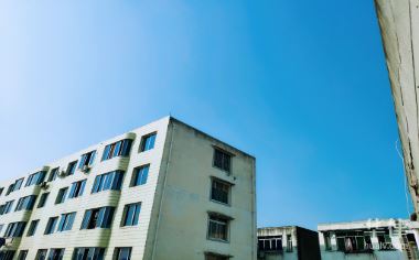 拆迁是根据房产证还是户口