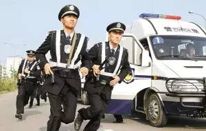· 房屋被强拆，如何跟警察叔叔报警？