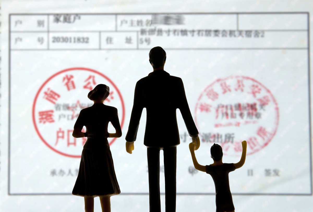 户口和要拆迁的房子不是一个地方的，对补偿款的领取有什么影响吗？