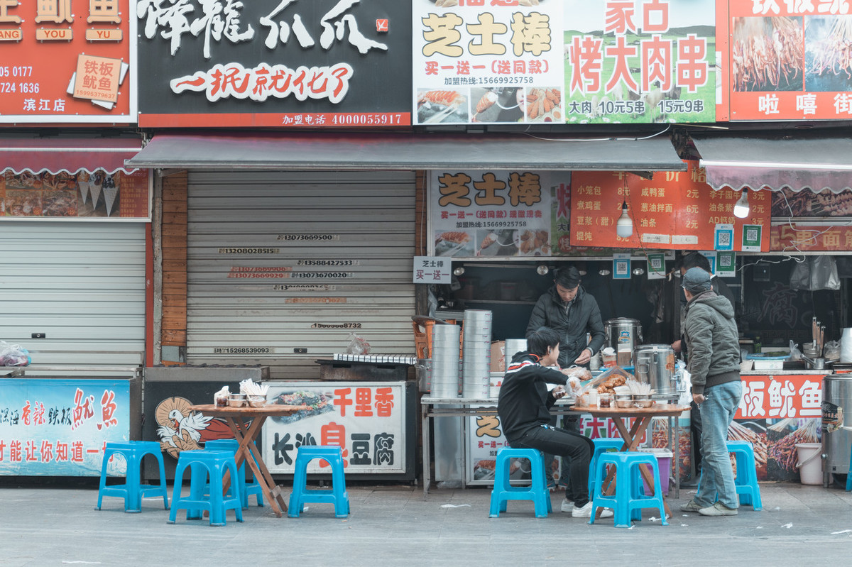 商铺拆迁时,是否终止租赁合同